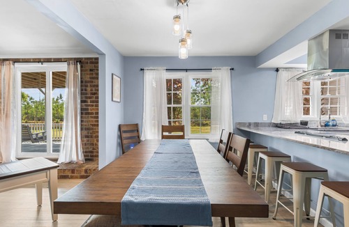 Conway House | Courtside Pond Getaway ! Pickleball ~ HotTub ~ Firepit ~ Fish Pond ~ Sleeps 16!