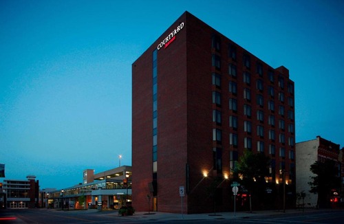 Downtown Hotel | Courtyard by Marriott St. Cloud