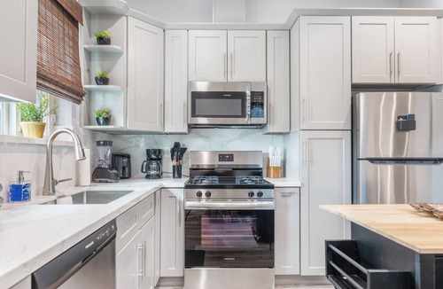 Arleta House | Cozy 1/1 Abode with a Private Outdoor Oasis + Fire Pit