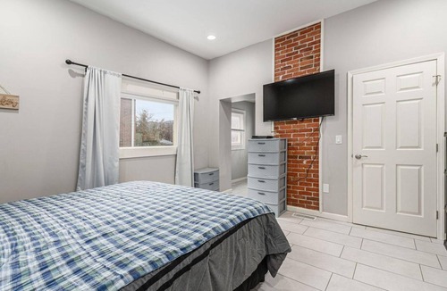 Olde Towne East House | Cozy 1 Bedroom in Olde Towne East