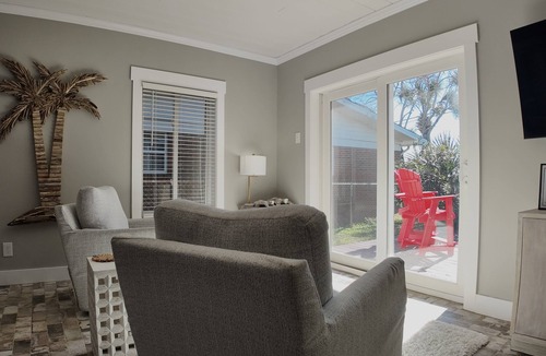 Hollywood Beach Cottage | Cozy 2-bedroom cottage in Sunnyside area of Panama City Beach w/an ocean view.
