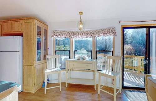 Brookings Cabin | Cozy abode steps from the beach with a private hot tub and nautical theme