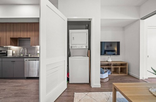 West Gateway Apartment | Cozy Beachside Escape/Great Views
