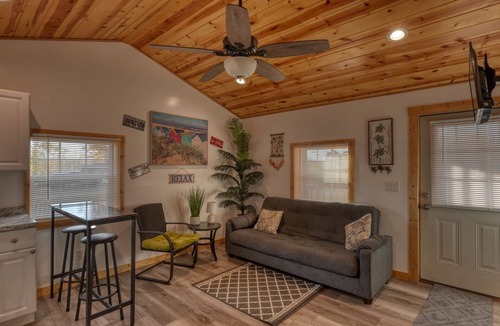 Senecaville Cabin | Cozy cabin in delightful Senecaville with WiFi, AC