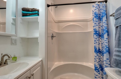 Senecaville Cabin | Cozy cabin in delightful Senecaville with WiFi, AC