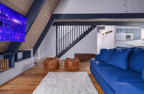 Lake Arrowhead Cabin | Cozy Cabin Retreat w/Hot Tub+Fire Pit+ AC+Games+EV+BBQ