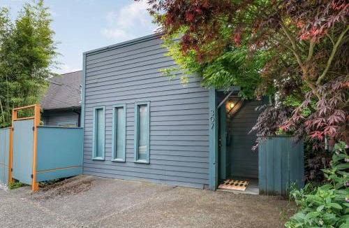 Broadway House | Cozy Capitol Hill Cottage