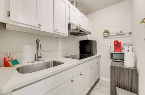 Compton Apartment | Cozy & Convenient Condo in Compton, Pets Welcome!