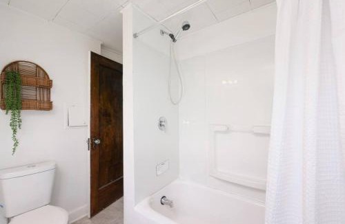 Northside House | Cozy & Convenient Getaway 3BD 2BA Dog Friendly