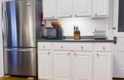 Clintonville Cottage | Cozy Cottage- Close to High Street and OSU campus and pet friendly! Sleeps 6!
