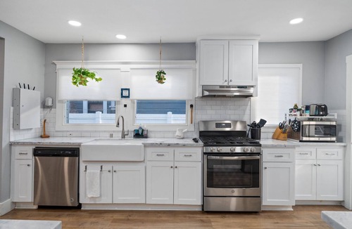 Eastside House | Cozy Craftsman Getaway: Beach, Retro Row, Disney