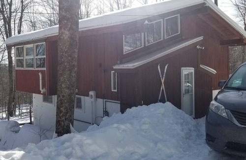 Wilmington House | Cozy Dog-Friendly Family Home with Clubhouse Amenities