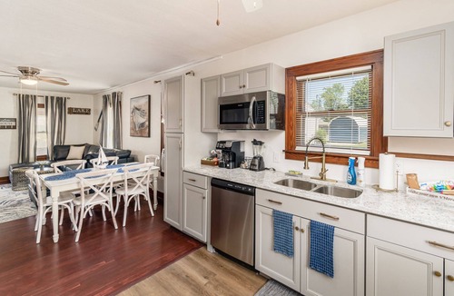 Millersport Cottage | Cozy Entertaining Waterfront 3Bd w/SwimSpa/Hot Tub