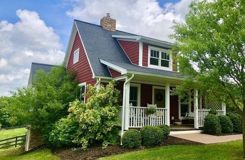 Dundee Cabin | Cozy Getaway on a quiet road,10 minutes to Walnutcreek and Berlin! #hottub