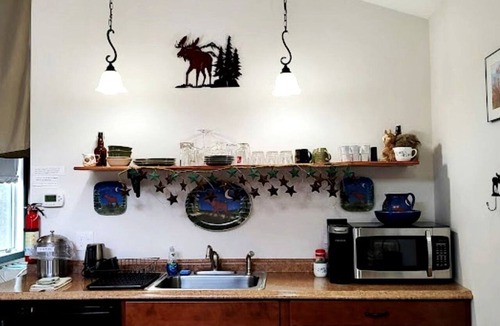 Hyde Park Cabin | Cozy Log Cabin Rental near Smugglers Notch State Park in Vermont