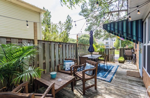 Northeast Virginia Beach House | Cozy Ocean Side Beach Cottage at Fantastic Location North End of Virginia Beach
