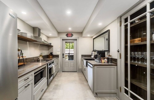 Somerset House | Cozy Room in Downtown Somerset with Spa Amenities