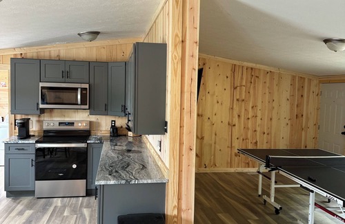 Logan Cabin | Cozy Secluded Cabin for family in the heart of hocking hills hot tub retreat