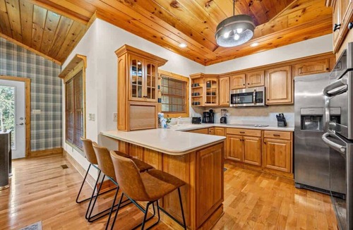 Sevierville House | Cozy & Spacious Cabin, Sleeps 12・Fire pit・Hot Tub