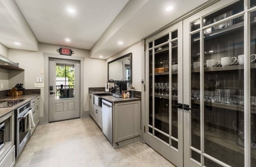 Somerset House | Cozy Suite in downtown Somerset with spa amenities