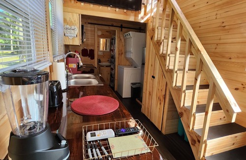 Bayshore Gardens House | Cozy Tiny Home in Bradenton, FL. - Close to Beaches, Dining & Fun!