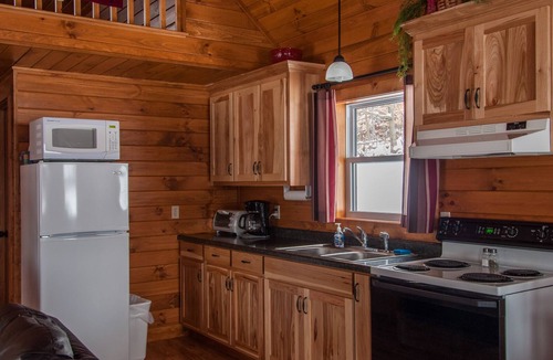 Sharpsburg Cabin | Cozy Vacation Getaway and Hunter's Paradise