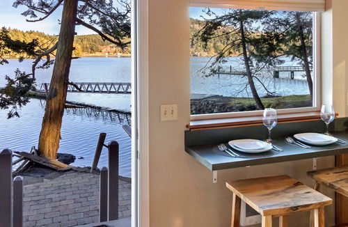 Friday Harbor Cabin | Cozy Waterfront Cabin! (GBH)