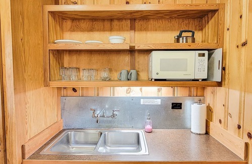 Mazama Cabin | Creekside Bunkhouse on Early Winters Creek