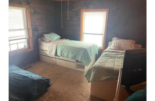 Jay Cabin | Cute 3 bedroom cabin with view of jay peak