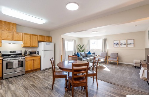 Bayshore - Klatt House | Cute & Close to Dining, Trails, Shopping, Airport! Perfect Anchorage location!