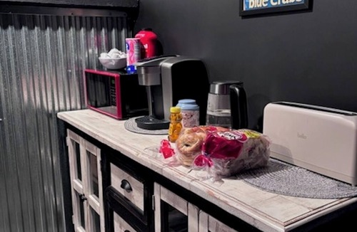 Jersey City Apartment | Cute, new, cozy 1-bedroom suite with private entrance and Hot Tub, close to NYC