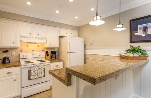 Bolsa Chica-Heil Condo | Darling Cottage Condo-1.5 Miles to Beach-18 Miles To Disneyland