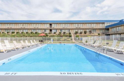 Barton Hotel | Days Inn by Wyndham St Clairsville