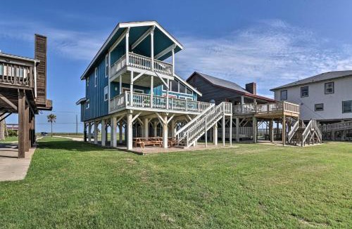 Freeport House | Deck + Large Yard: Oceanfront Surfside Beach Home!