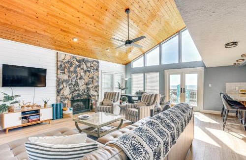 Freeport House | Deck + Large Yard: Oceanfront Surfside Beach Home!