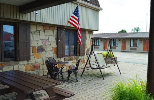 Cambridge Hotel | Deer Creek Motel