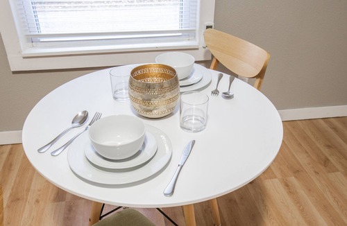 West Central Apartment | ★ Delightful 1BR Studio + Kitchen - Downtown SGF ★