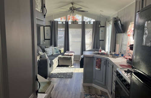 Johnstown House | Delightful, Serene Tiny Home- Casa Villa