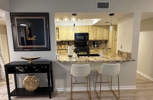 Delray Beach Condo | Delray Racquet Club, Modern Updated Condo! 2-Bedroom, 2 Bath 2 miles to beach