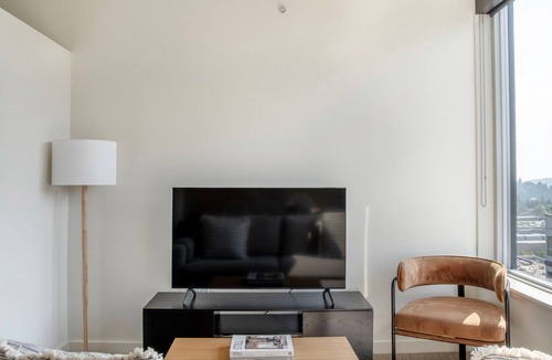 Northwest Bellevue Apartment | Deluxe Bellevue Studio w/Gym & BBQ, nr Coffee Shops, by Blueground