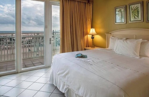 Ormond Beach Hotel | Direct Beach Access + Minutes from Boardwalk, Speedway & Dining Spots