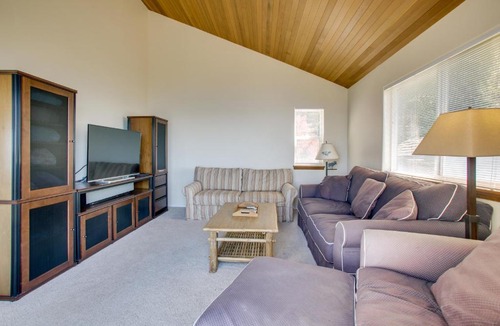 Diamond Point House | Direct Beach Access! Quiet Diamond Point Retreat