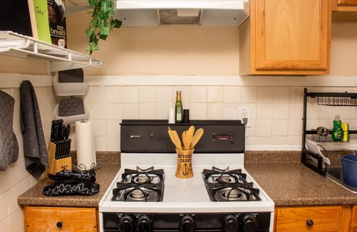 Hough House | Discover Your Urban Oasis -a Hidden Gem in the Heart of Cleveland!