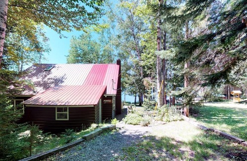 Greenville House | Dog-Friendly Lakefront Cabin with Full Kitchen, Firepit, Free WiFi, Great Views