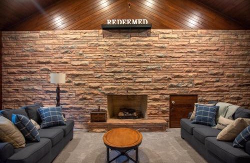 Warsaw House | Dogwood Retreat with big pool!