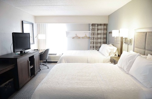 Dulles Town Center Hotel | DoubleTree by Hilton Sterling - Dulles Airport