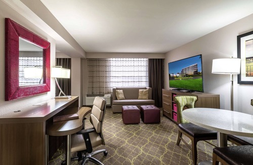 Winston - Salem Hotel | DoubleTree by Hilton Winston Salem - University