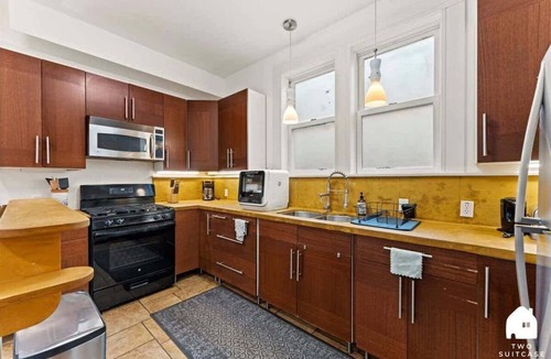 Downtown Berkeley Apartment | Downtown Berkeley 3BR | Near UC & BART + Parking