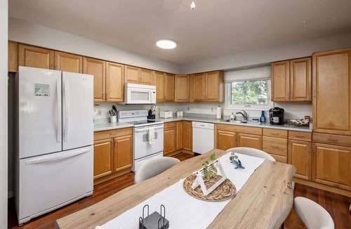 Downtown Anchorage Apartment | Downtown Urban Retreat Sleeps 4 King Bed