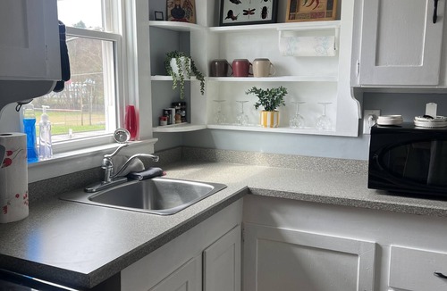Loudonville Apartment | Downtwn Loudonville Upstairs 1 Bed Apartment